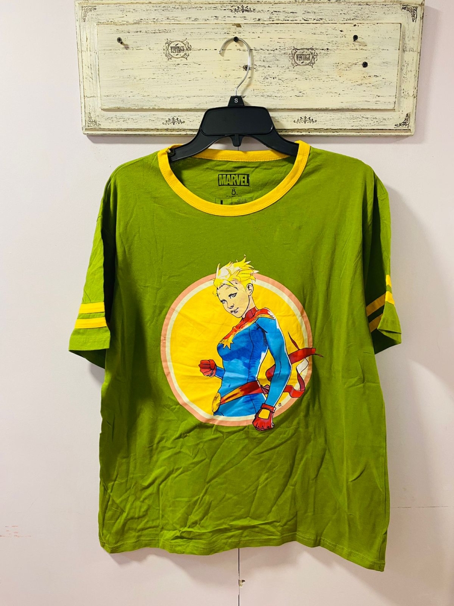 Polera Marvel para mujer color verde 