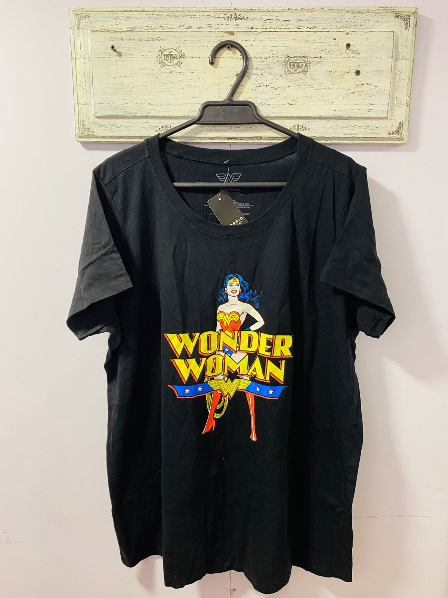 Polera Wonder Woman para dama color negro 