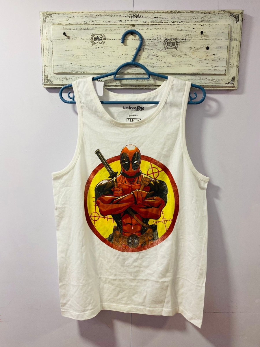 Polera Deadpool para hombre color blanco 