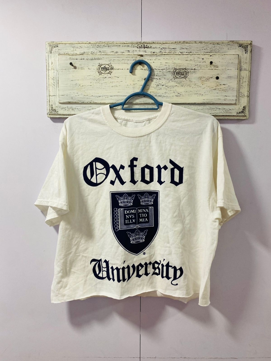 Polera Oxford University tipo crop para dama color blanco