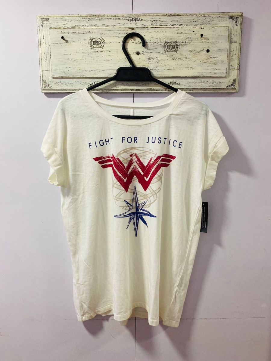 Polera Wonder Woman para dama color blanco